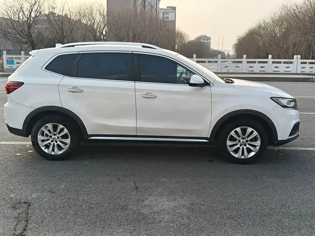ROEWE RX5 NEW ENERGY