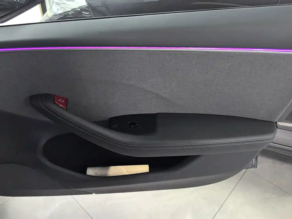 Tesla Model 3 — миниатюра 14
