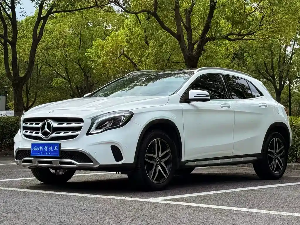 MERCEDES-BENZ  GLA