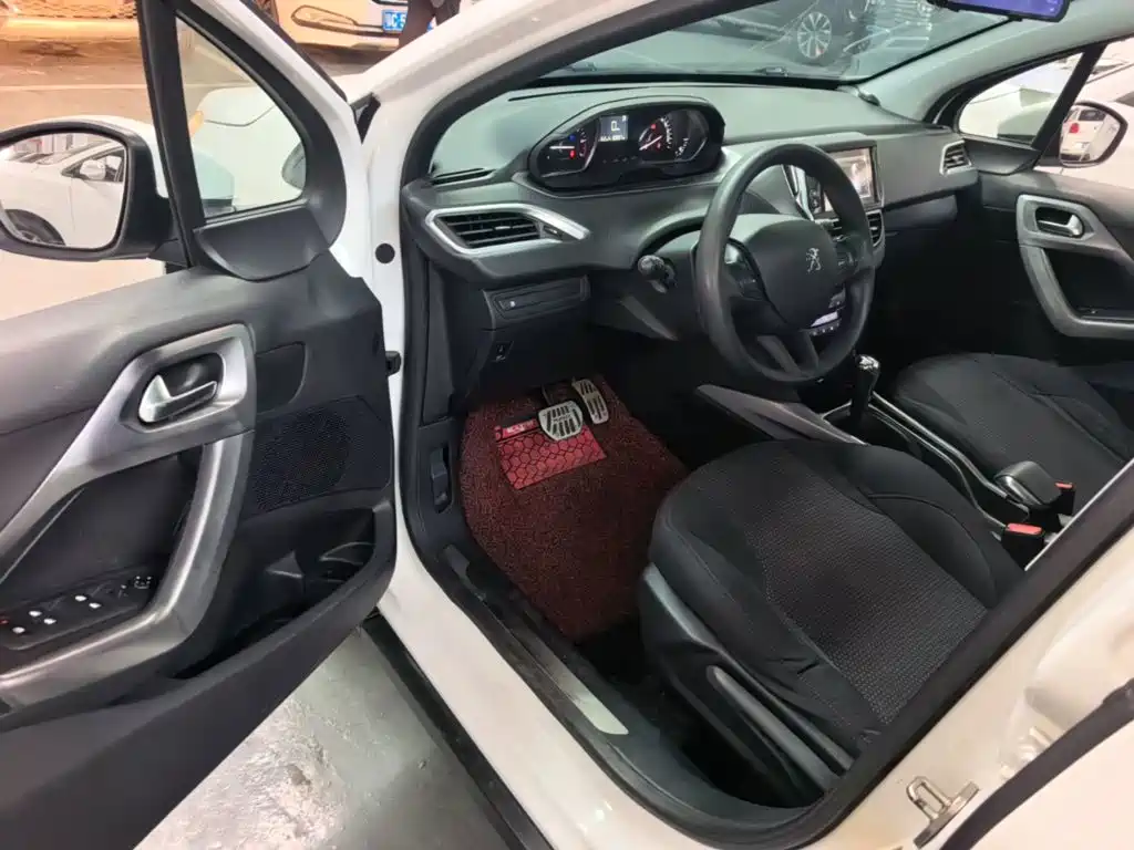 Peugeot 2008 — миниатюра 16
