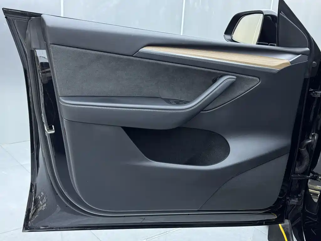 Tesla Model Y — фотографии объявления, Фото 13