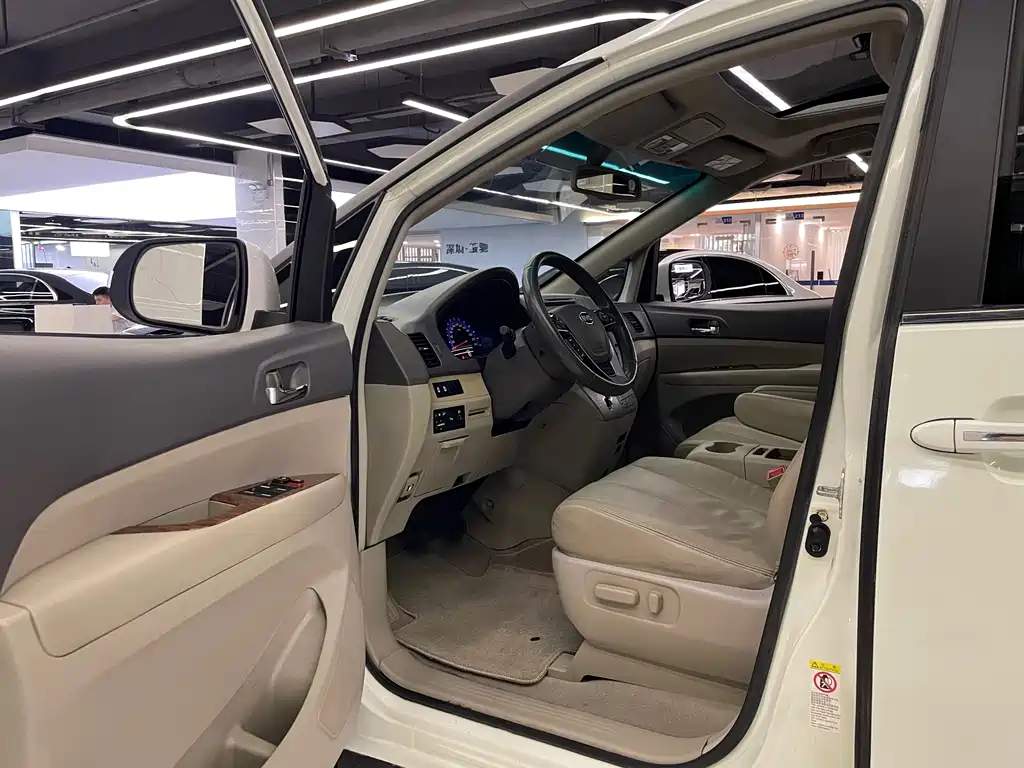 BYD M6 — миниатюра 6