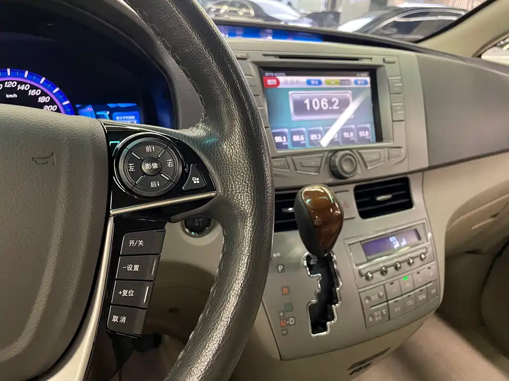 BYD M6 — миниатюра 18