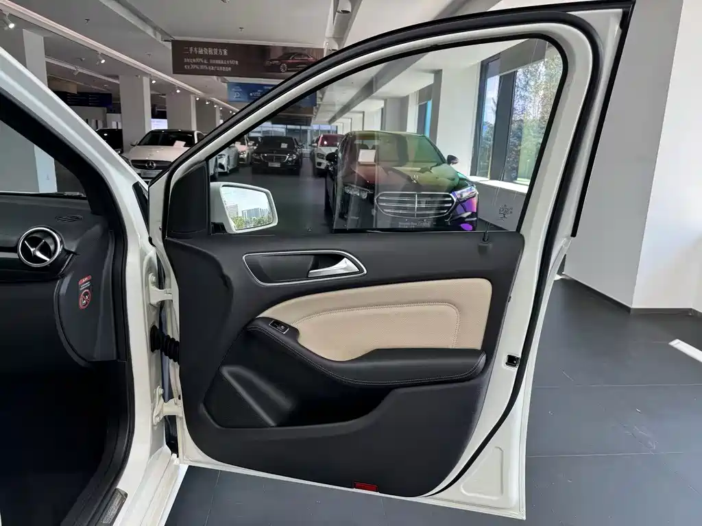 Mercedes-Benz B-Class — миниатюра 11