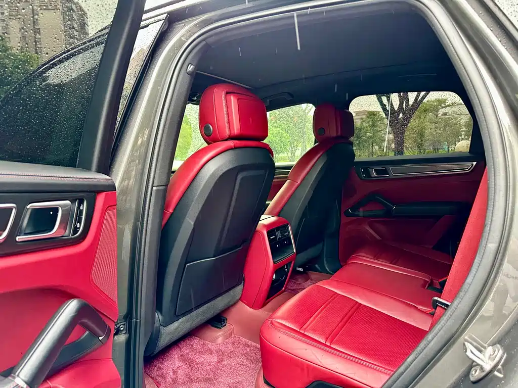 Porsche Cayenne — миниатюра 13