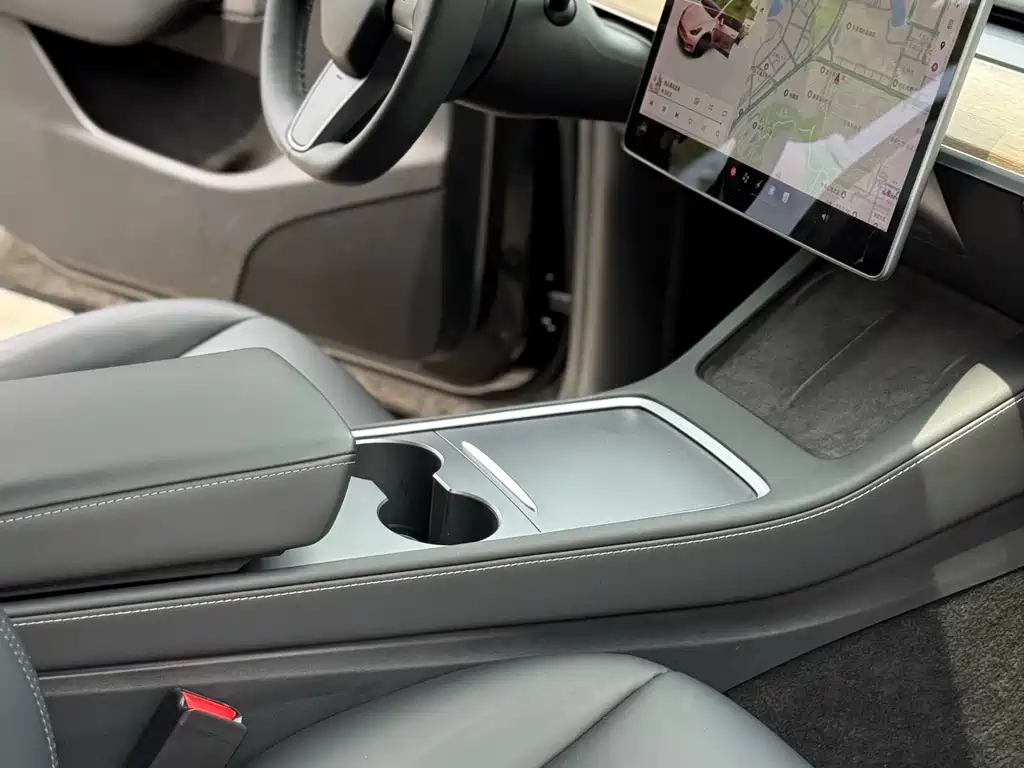 Tesla Model Y — миниатюра 17