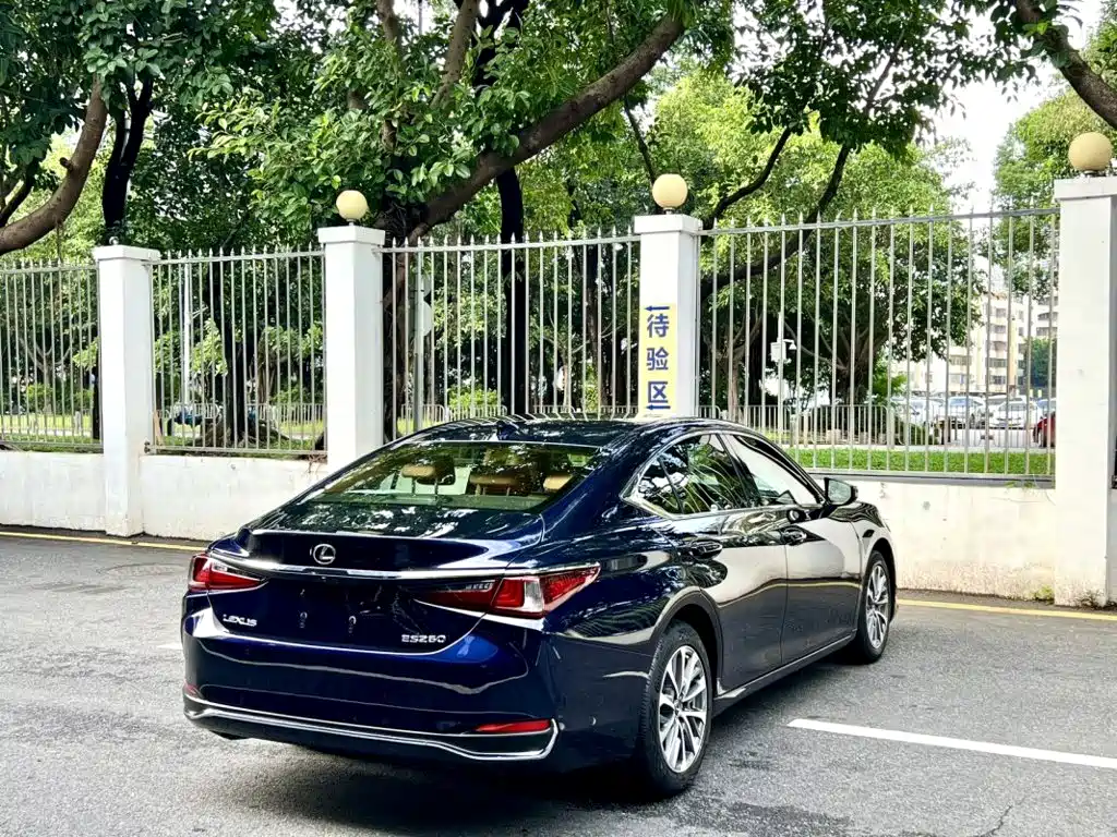 Lexus ES — миниатюра 7