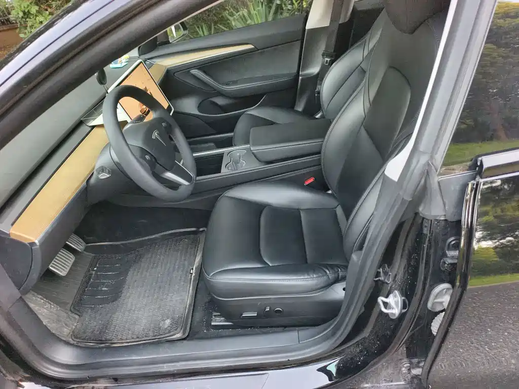 Tesla Model 3 — миниатюра 17