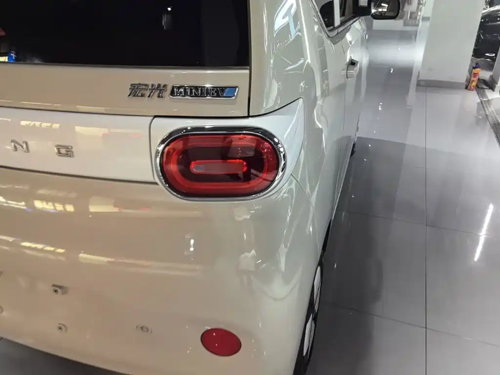 Wuling MINIEV — миниатюра 8