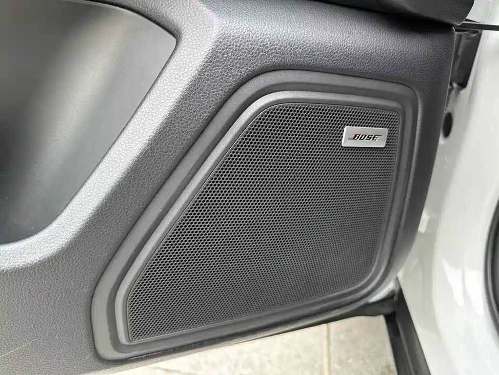 Porsche Macan — миниатюра 22