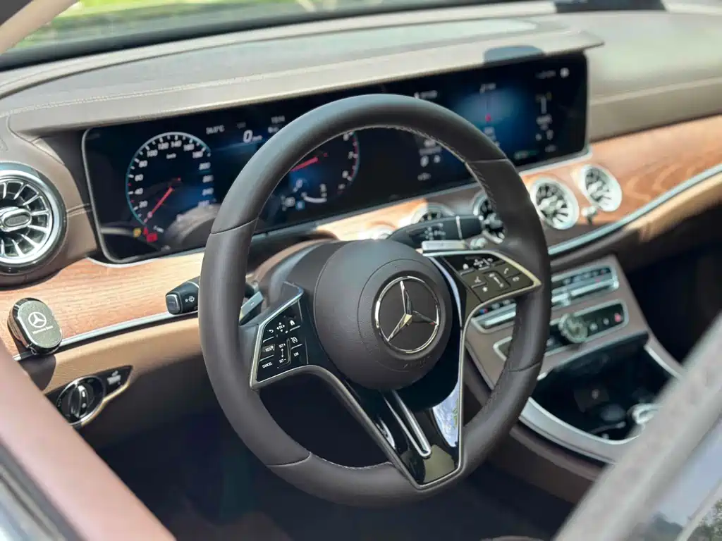 Mercedes-Benz E-Class — миниатюра 4