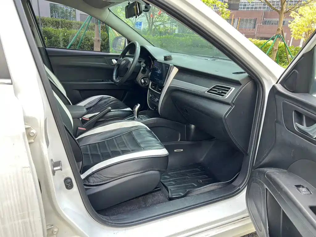 Bestune B30EV — миниатюра 18