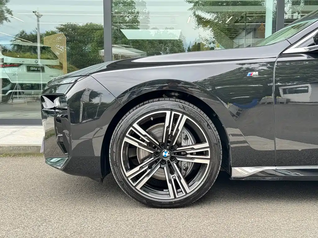 BMW 7 Series — миниатюра 3
