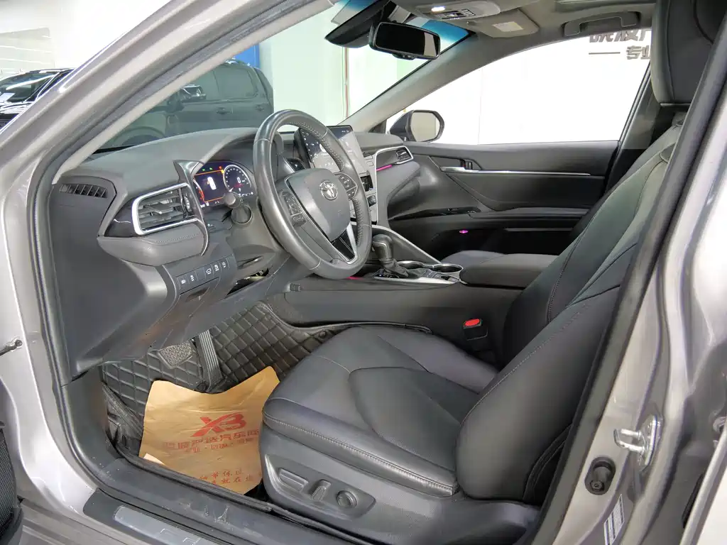Toyota Camry 2021 2.5G Luxury