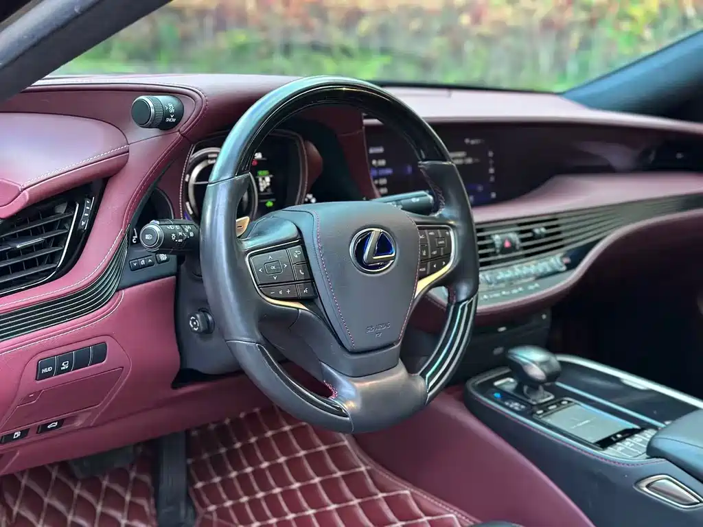 Lexus LS — миниатюра 6