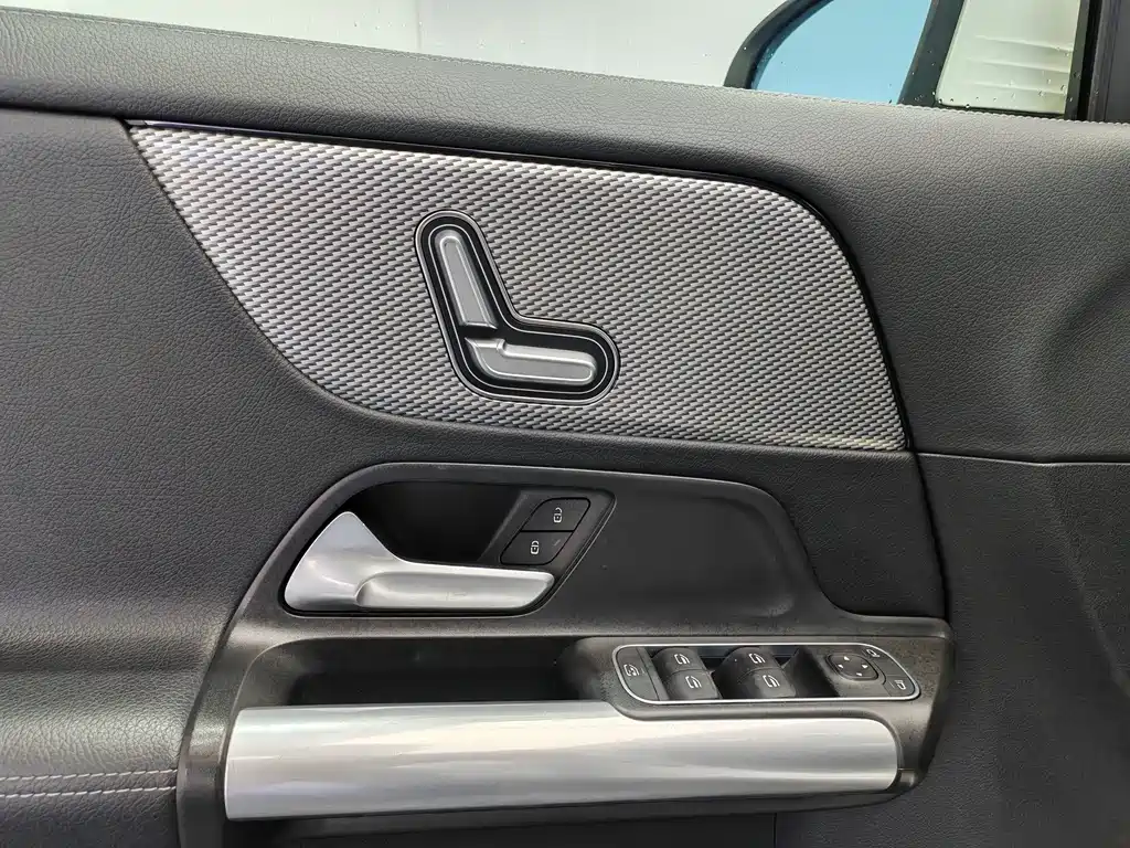 Mercedes-Benz GLA — миниатюра 17