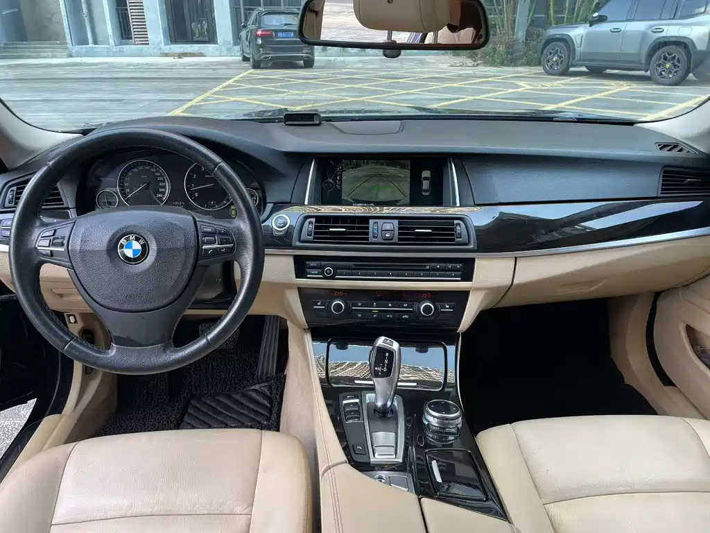 BMW 5 Series — миниатюра 8