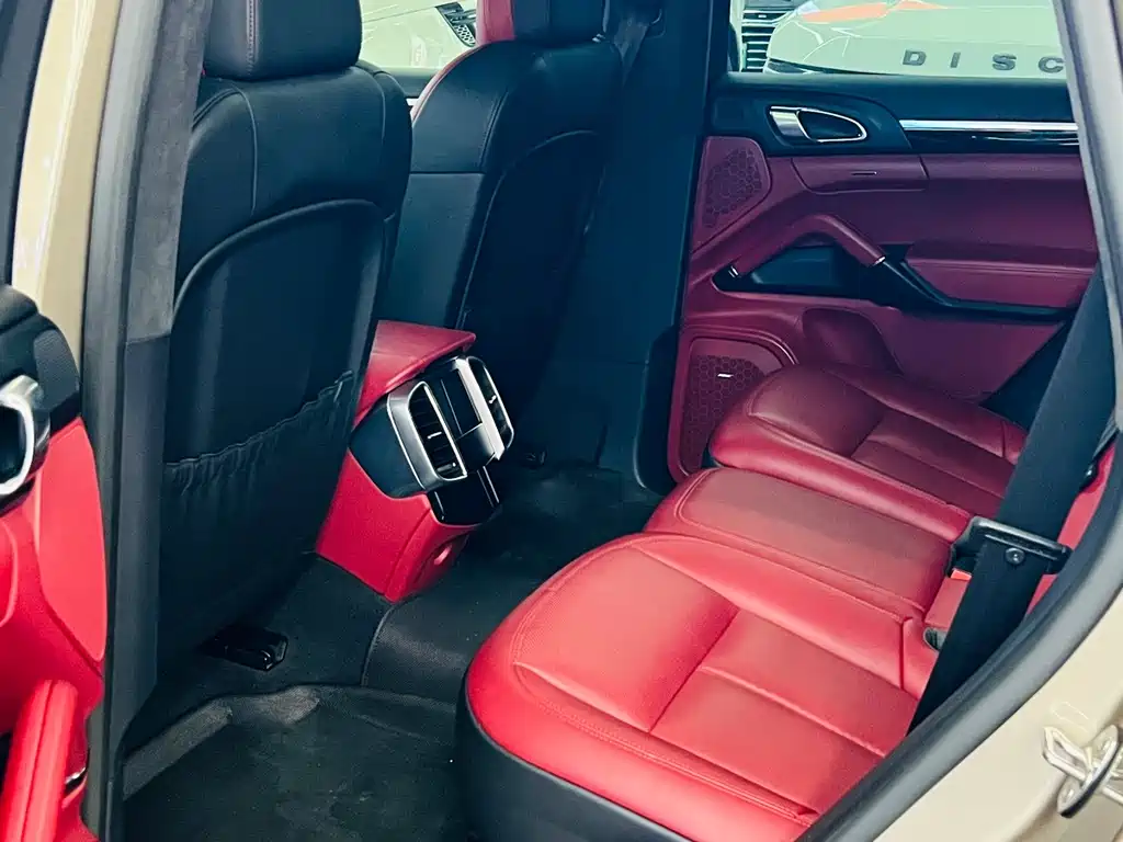 Porsche Cayenne — миниатюра 7