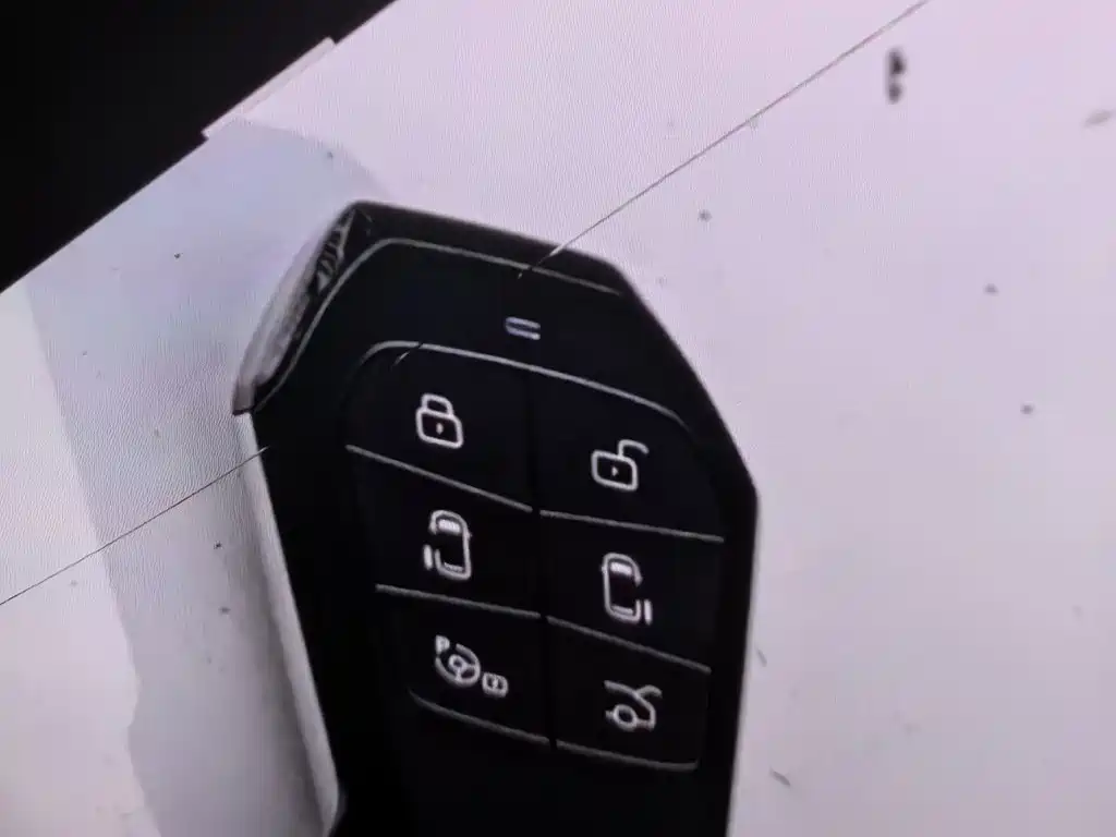 XPeng X9 — миниатюра 12