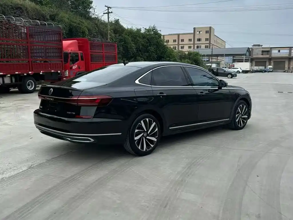 VOLKSWAGEN PASSAT