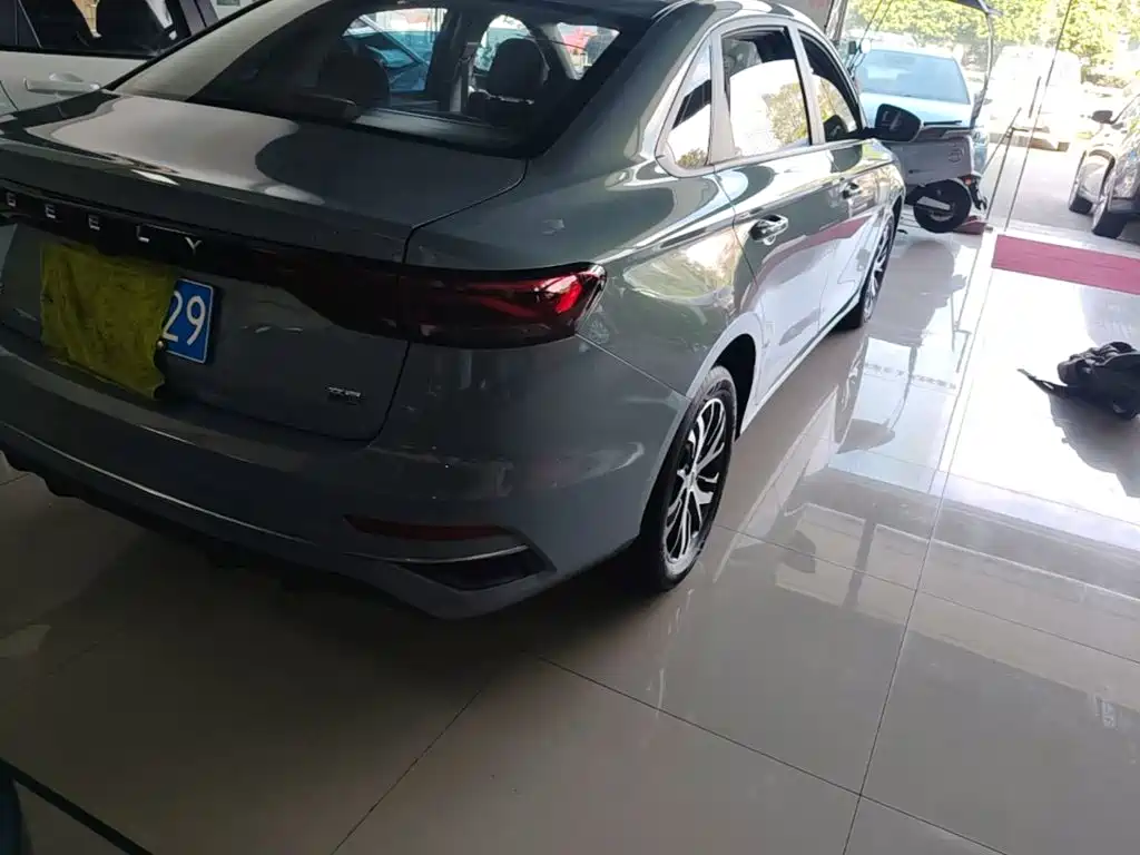 Geely Emgrand — миниатюра 8