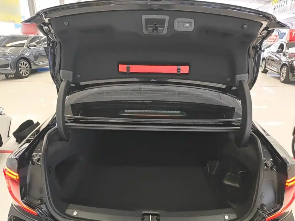 Volvo S90 PHEV — миниатюра 19