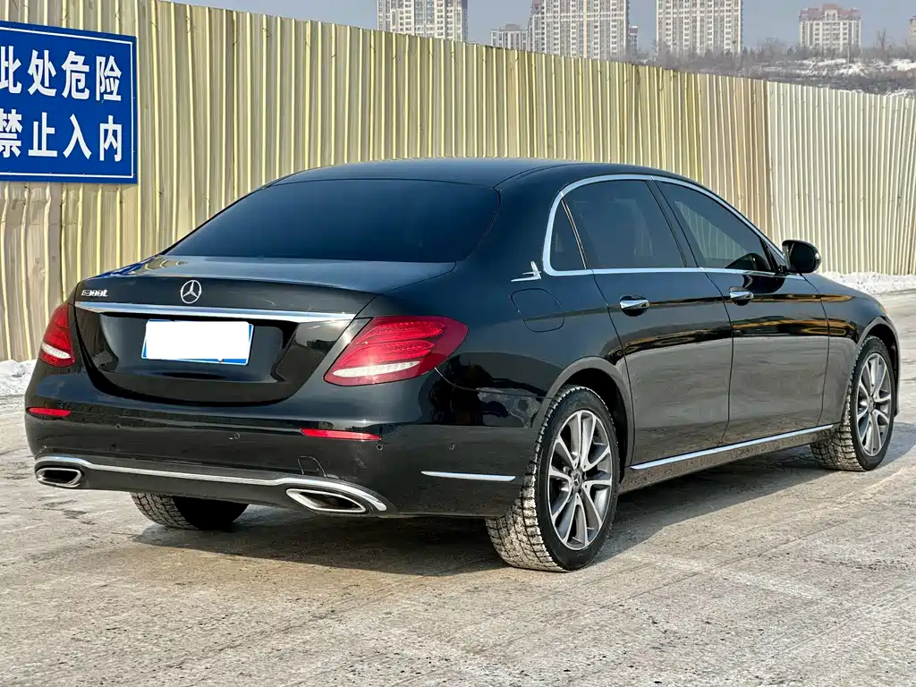MERCEDES-BENZ E CLASS