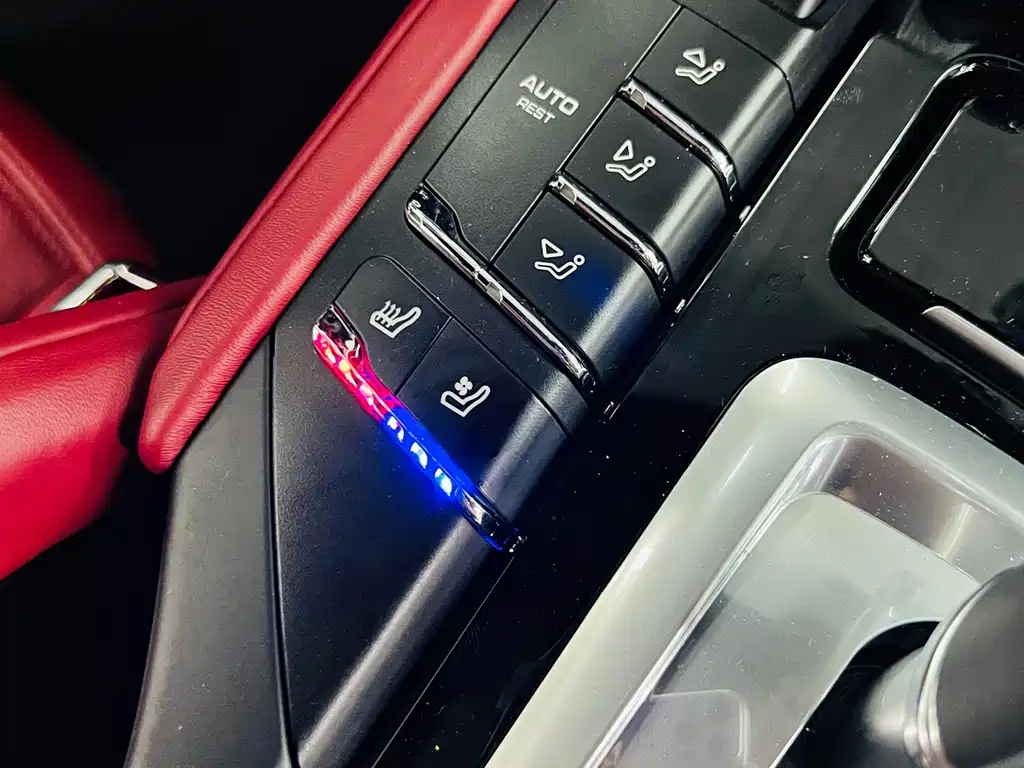 Porsche Cayenne — миниатюра 14