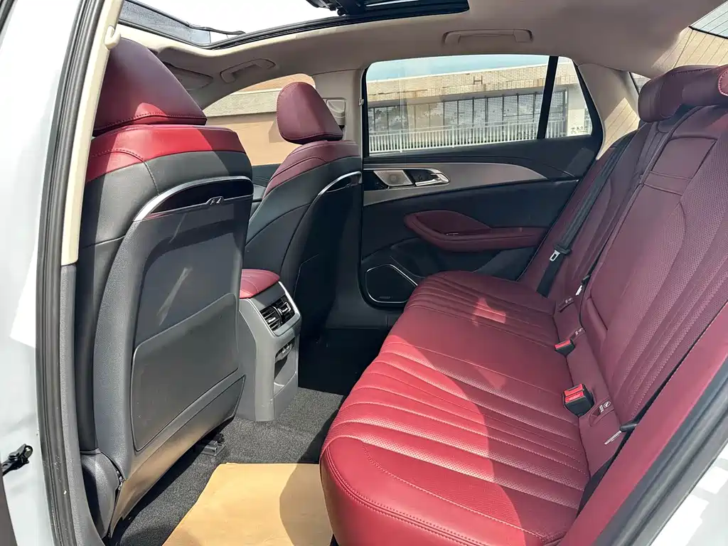 Hongqi Hongqi H5 — миниатюра 6