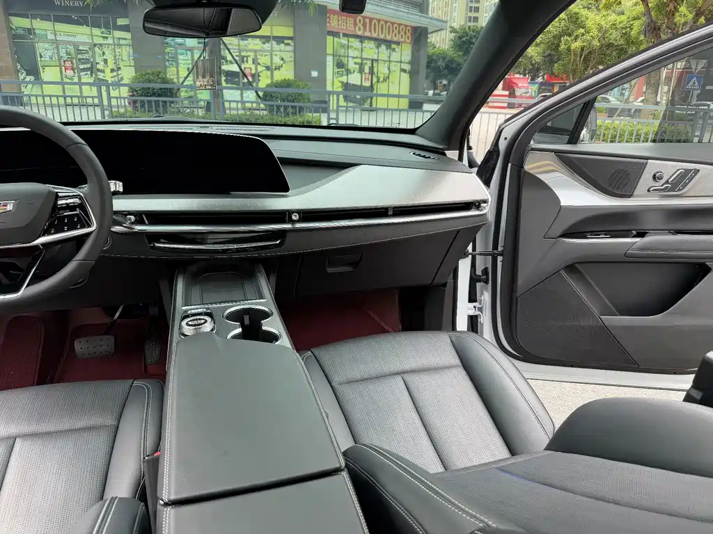 Cadillac XT5 — миниатюра 32