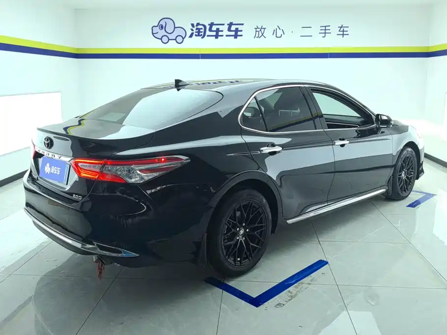Toyota Camry — миниатюра 3
