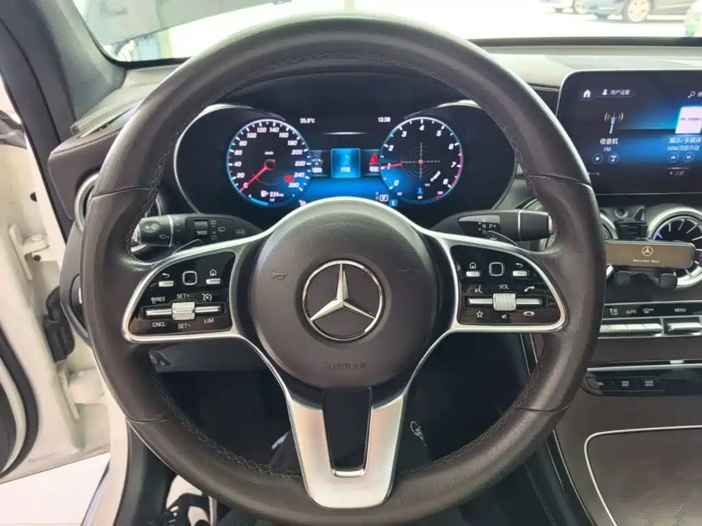 Mercedes-Benz GLC — миниатюра 11