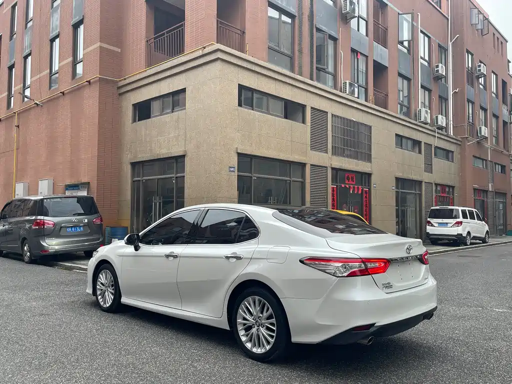 Toyota Camry — миниатюра 3