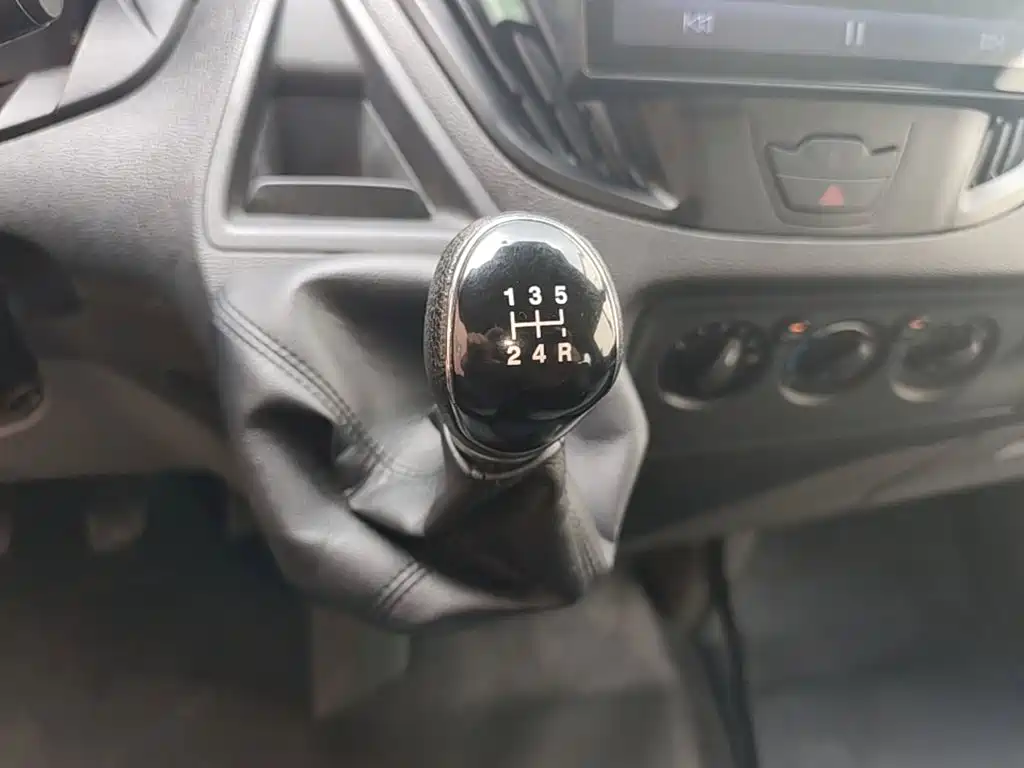 Ford Transit — миниатюра 14