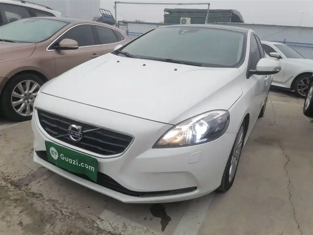 Volvo V40 2015