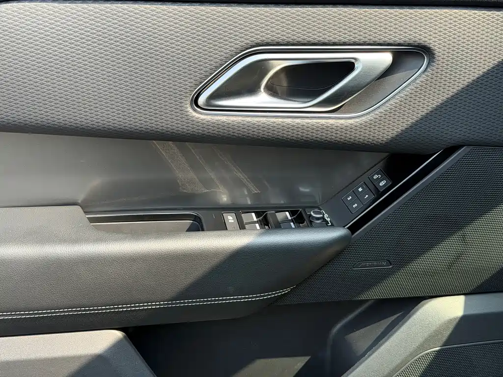 Land Rover Velar — миниатюра 14