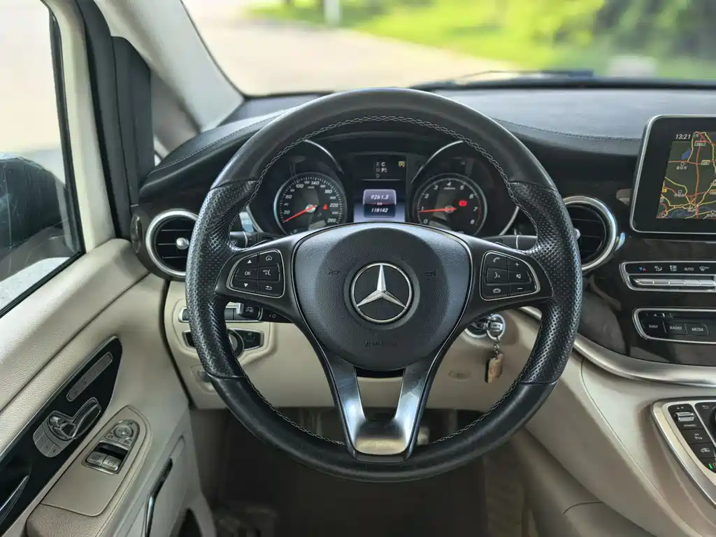 MERCEDES-BENZ V CLASS