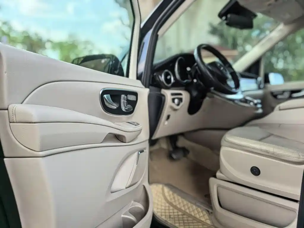 MERCEDES-BENZ V CLASS