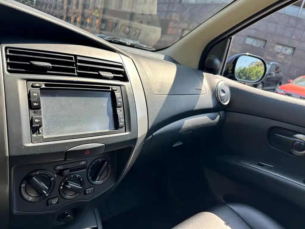 Nissan Livina — миниатюра 14