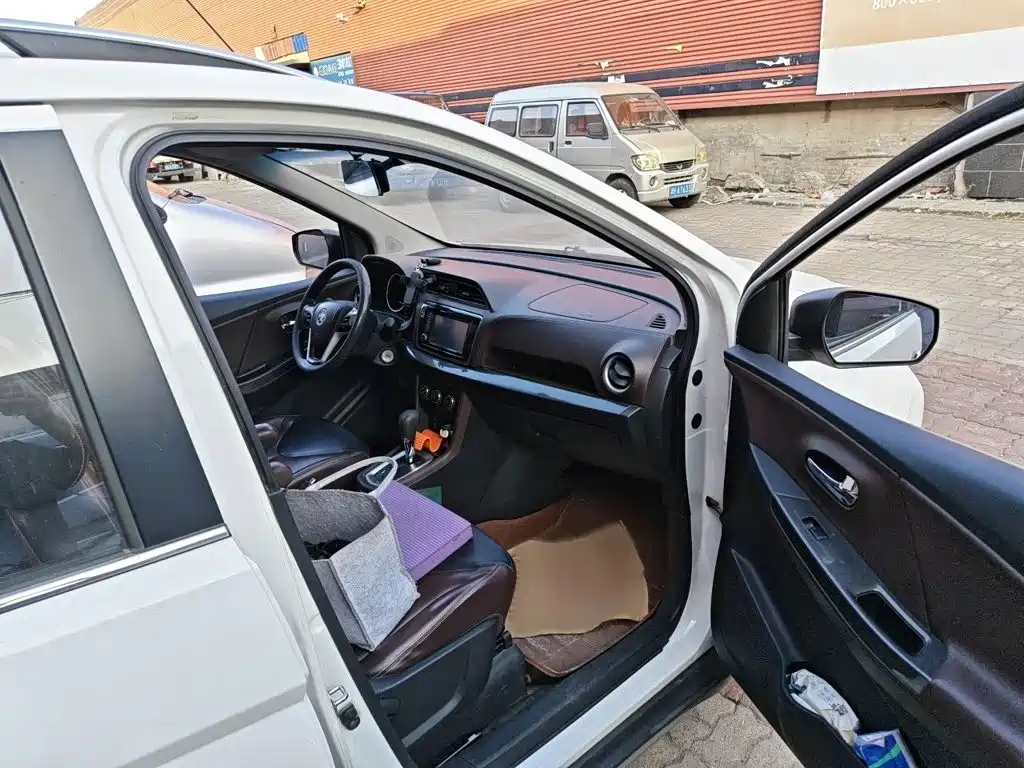 Venucia M50V — миниатюра 17