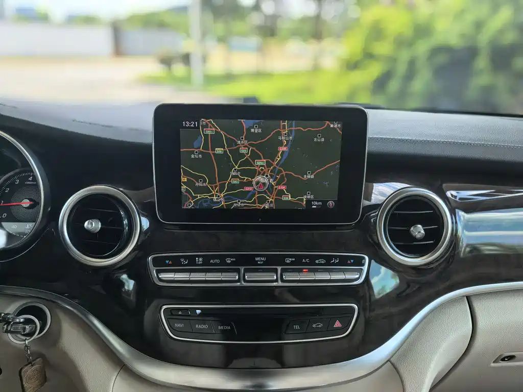 MERCEDES-BENZ V CLASS