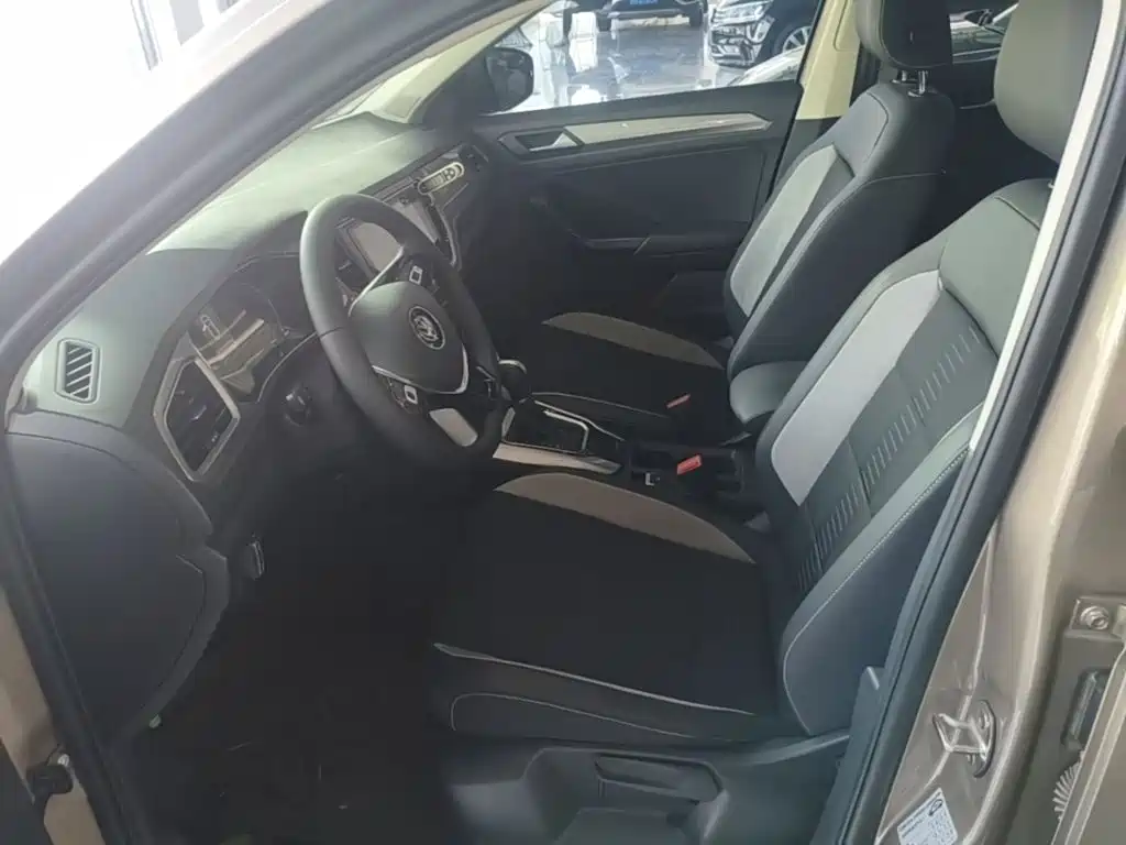 Volkswagen T-Roc — миниатюра 15