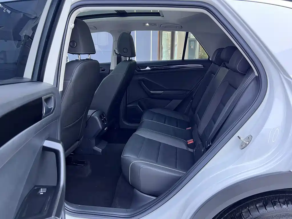 Volkswagen T-Roc — миниатюра 12