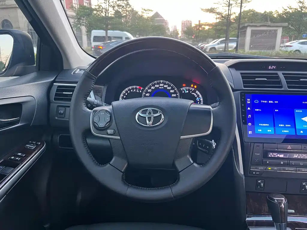 Toyota Camry — миниатюра 13