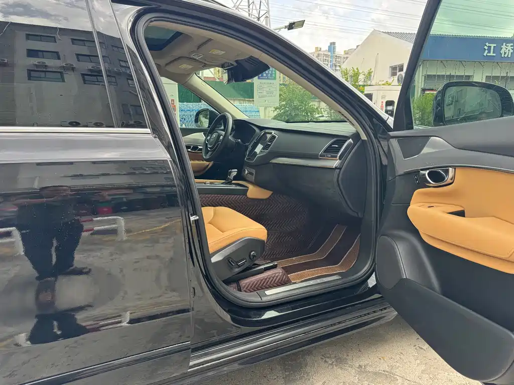 Volvo XC90 — миниатюра 7