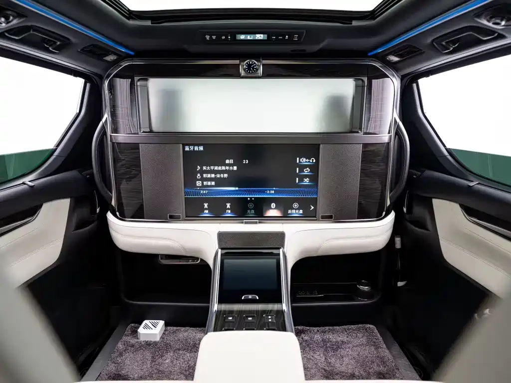 Lexus LM — миниатюра 2