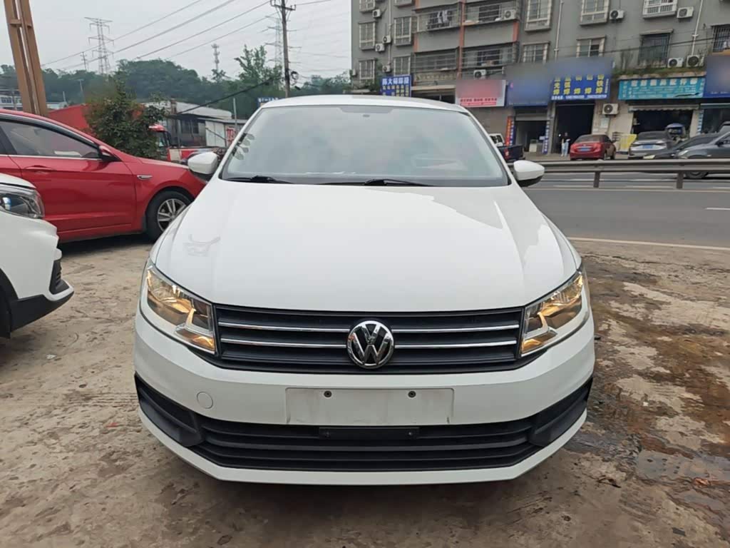 Volkswagen Santana 1.5 л 2021 г. Белый, пробег 40700 км