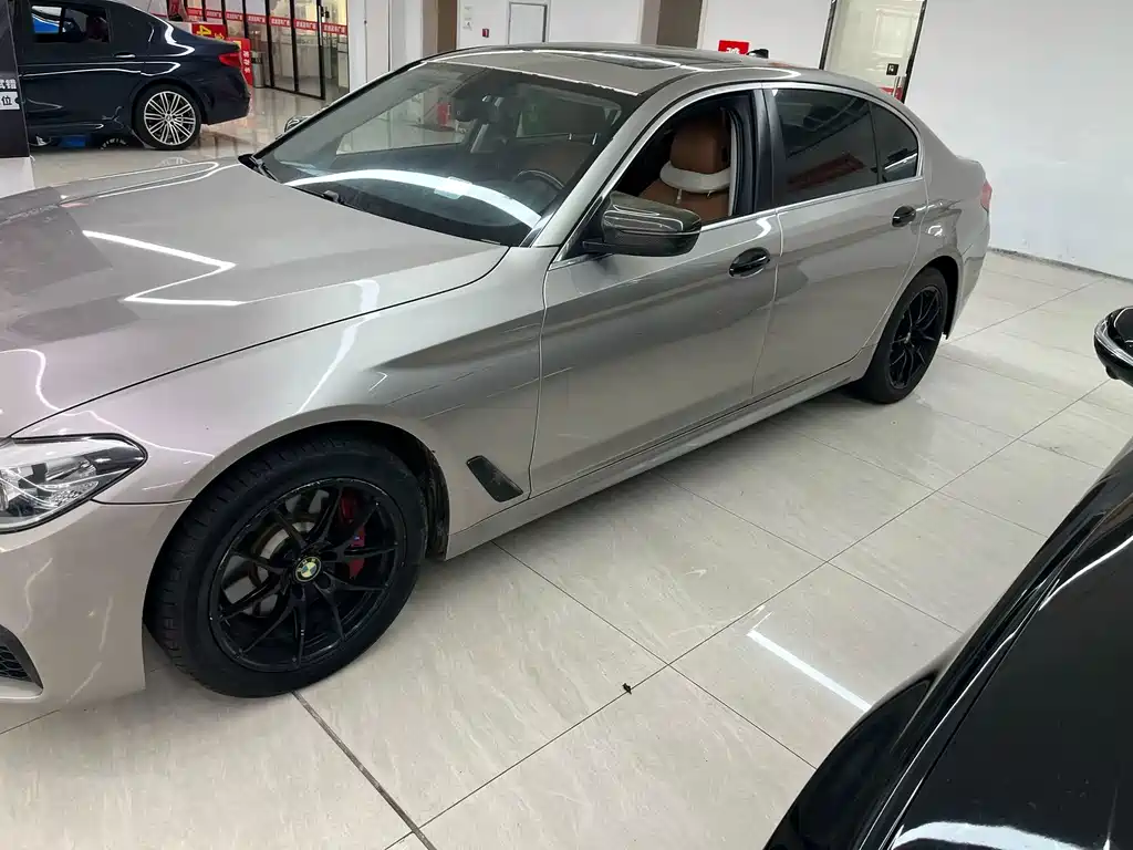BMW 5 Series — миниатюра 2