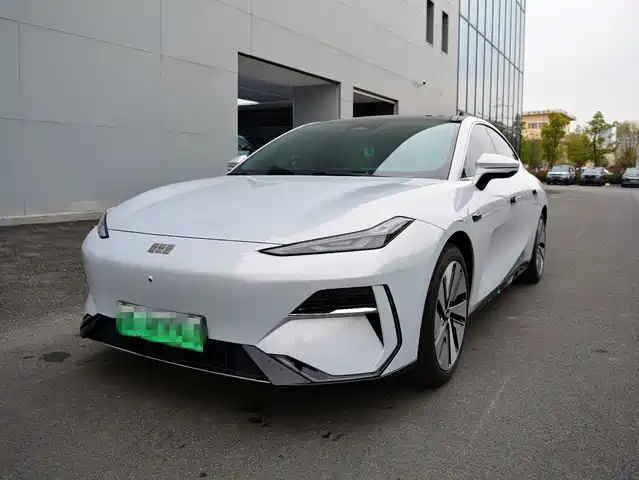 2024 Geely Galaxy E8