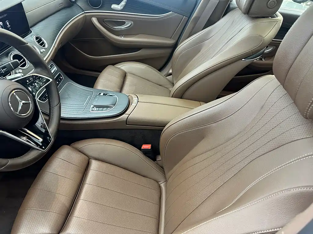 Mercedes-Benz E-Class — миниатюра 11